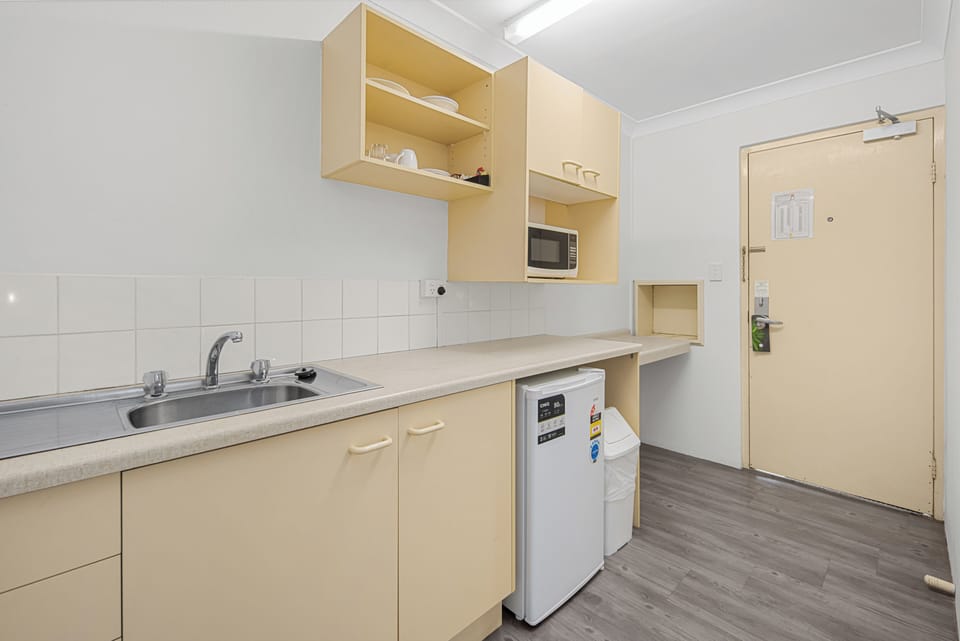 Studio, Kitchenette | Private kitchen | Coffee/tea maker, electric kettle, toaster