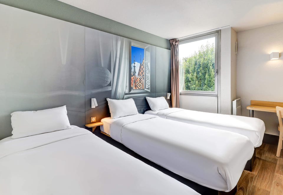 Triple Room, Non Smoking | Premium bedding, individually furnished, desk, blackout drapes