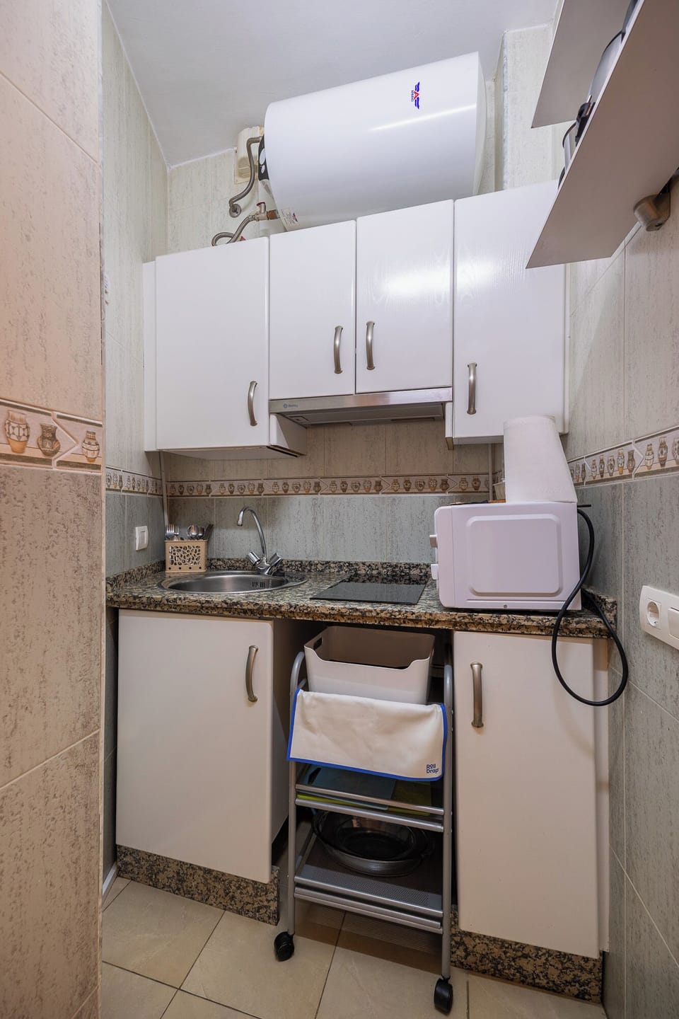 Nearby apartment for 2 people | Private kitchen