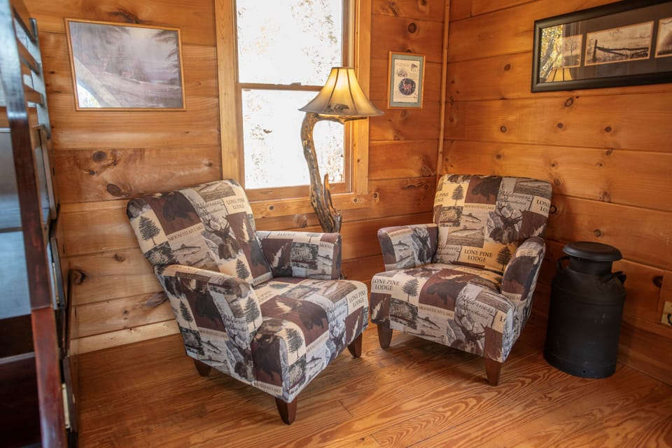 Upstairs open loft with sitting area. 