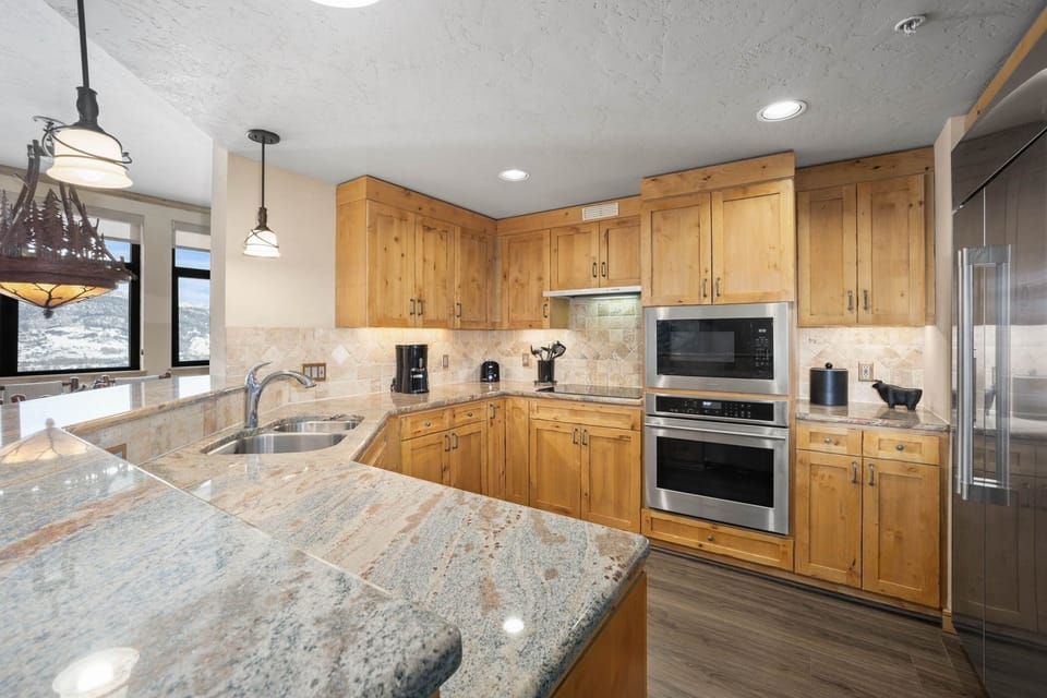 Indoors, Kitchen, Microwave, Oven, Screen