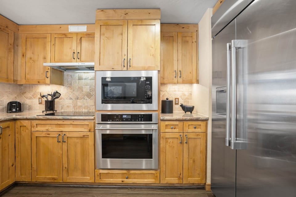 Indoors, Microwave, Oven, Kitchen, Refrigerator