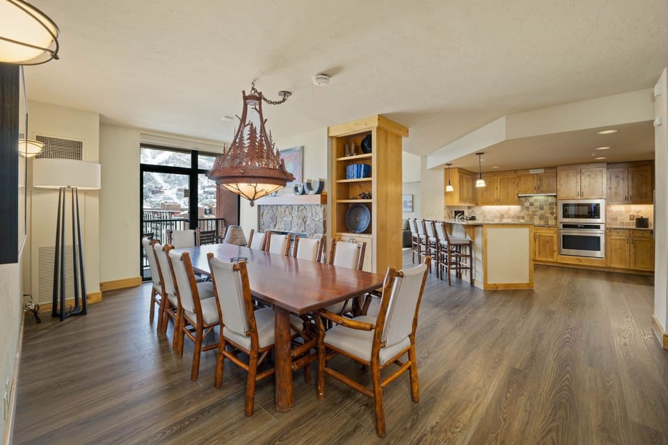 Indoors, Architecture, Building, Dining Room, Dining Table