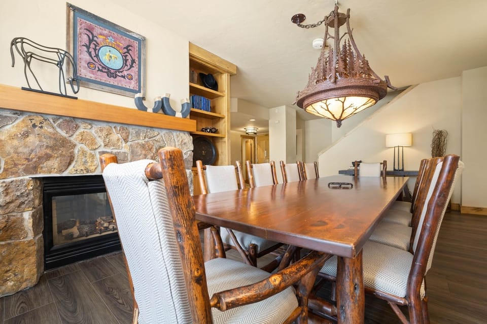 Architecture, Building, Dining Room, Dining Table, Furniture