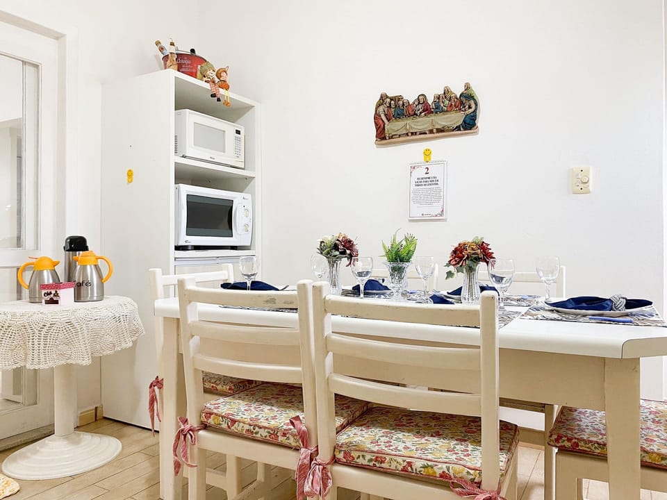 Kitchen or kitchenette,Dining area