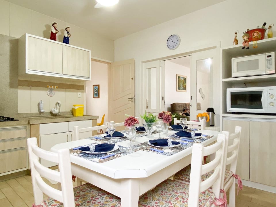 Kitchen or kitchenette,Dining area