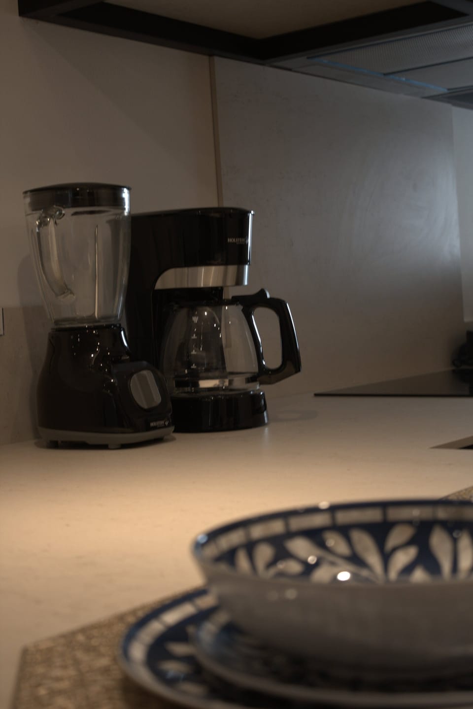 Family Apartment, 3 Bedrooms, City View | Private kitchen | Microwave, dining tables