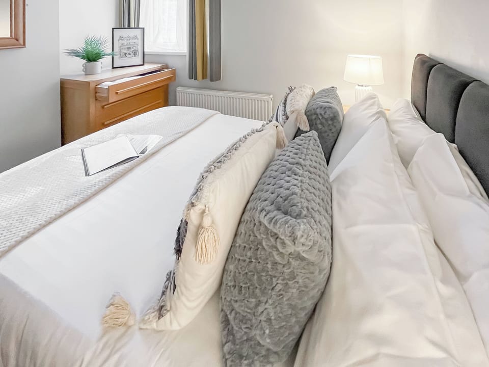 Double bedroom | Pier View Apartment 3 - Pier View, Skegness