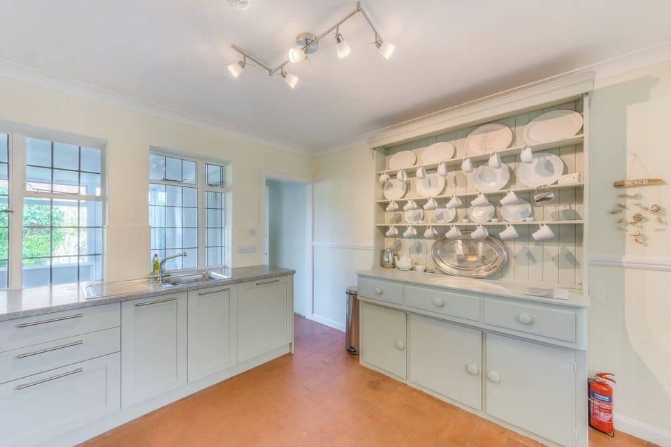 The Kitchen & Dresser