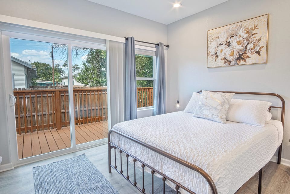 House (4 Bedrooms) | 4 bedrooms, laptop workspace, iron/ironing board, bed sheets