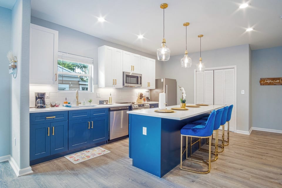 House (4 Bedrooms) | Private kitchen | Microwave, oven, stovetop, dishwasher