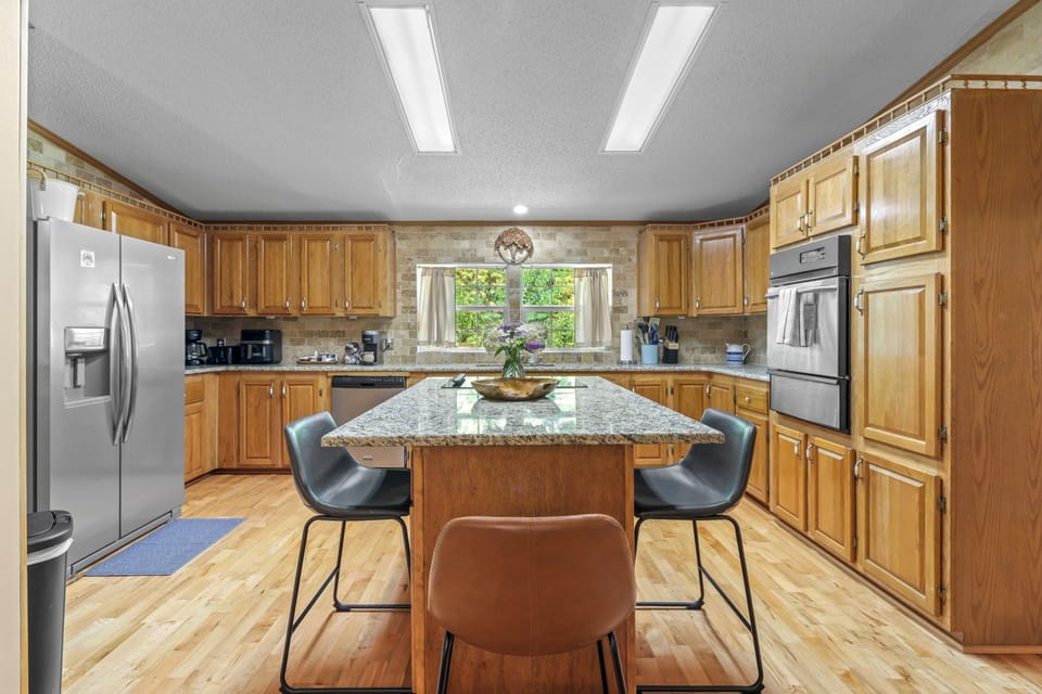 Full kitchen