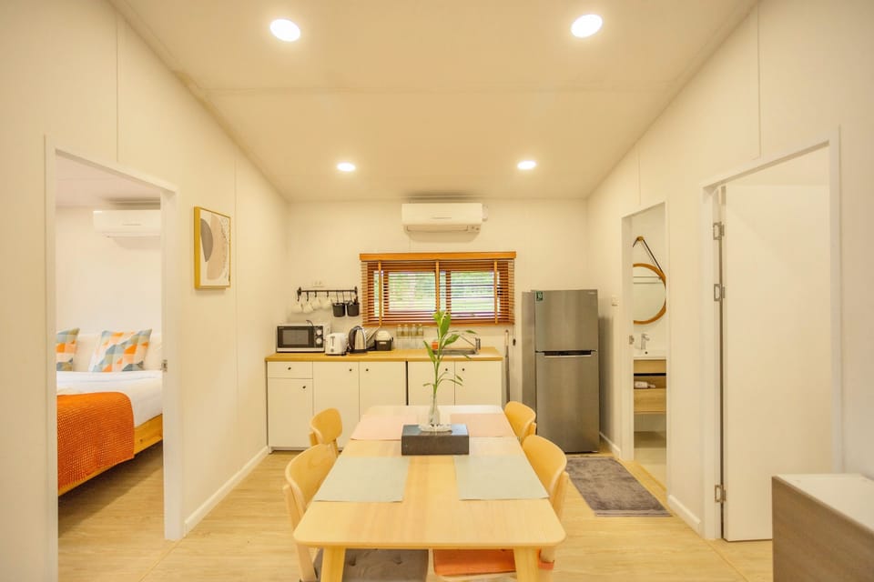 Lakeview House 3 | In-room dining