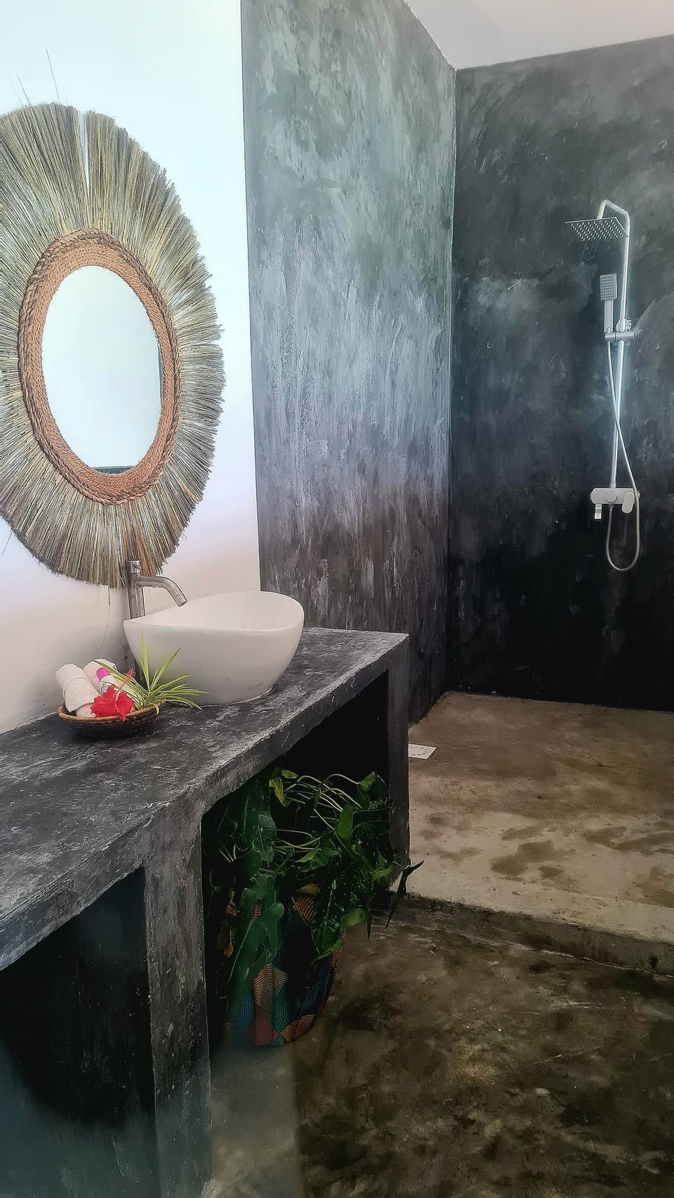Comfort Suite, Beach View | Bathroom | Shower, bathrobes, bidet, towels