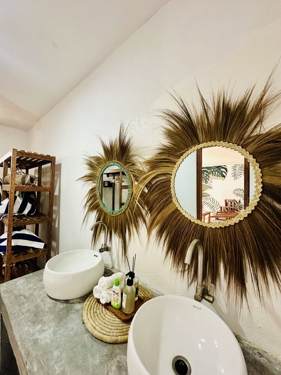 Deluxe Twin Room | Bathroom | Shower, bathrobes, bidet, towels