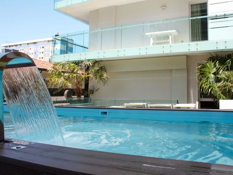 Water, Plant, Property, Swimming Pool, Light, Building, Green, Azure, Blue, Shade
