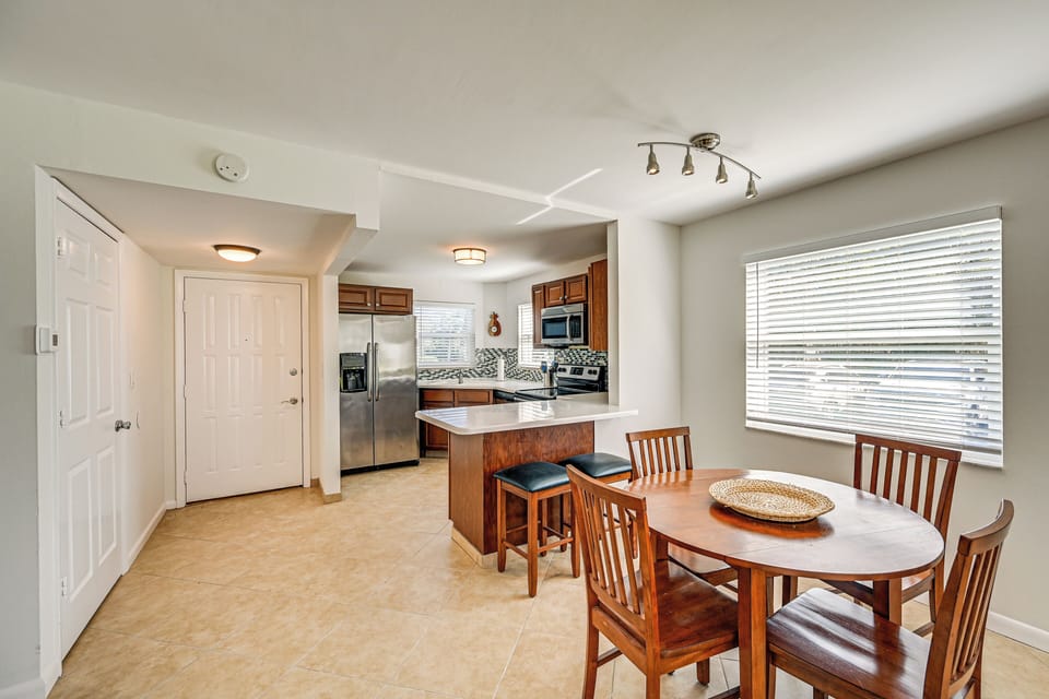 Dining Area | Dishware & Flatware Provided | Central A/C & Heat