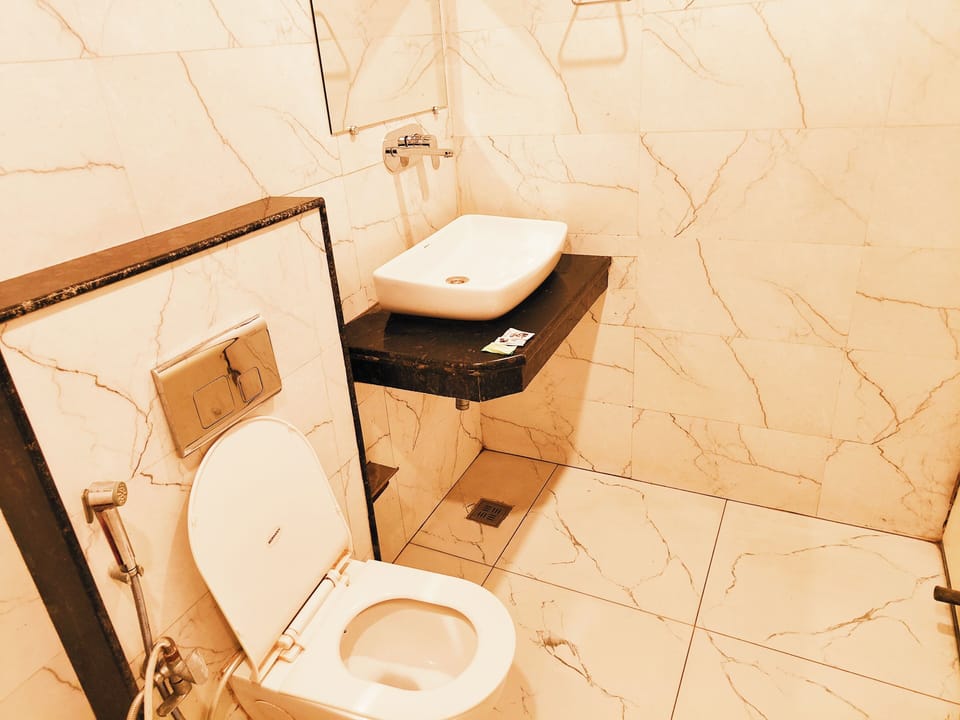 Superior Triple Room | Bathroom | Shower, designer toiletries, hair dryer, slippers