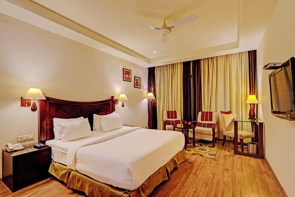 Family Room | Egyptian cotton sheets, premium bedding, down comforters, pillowtop beds