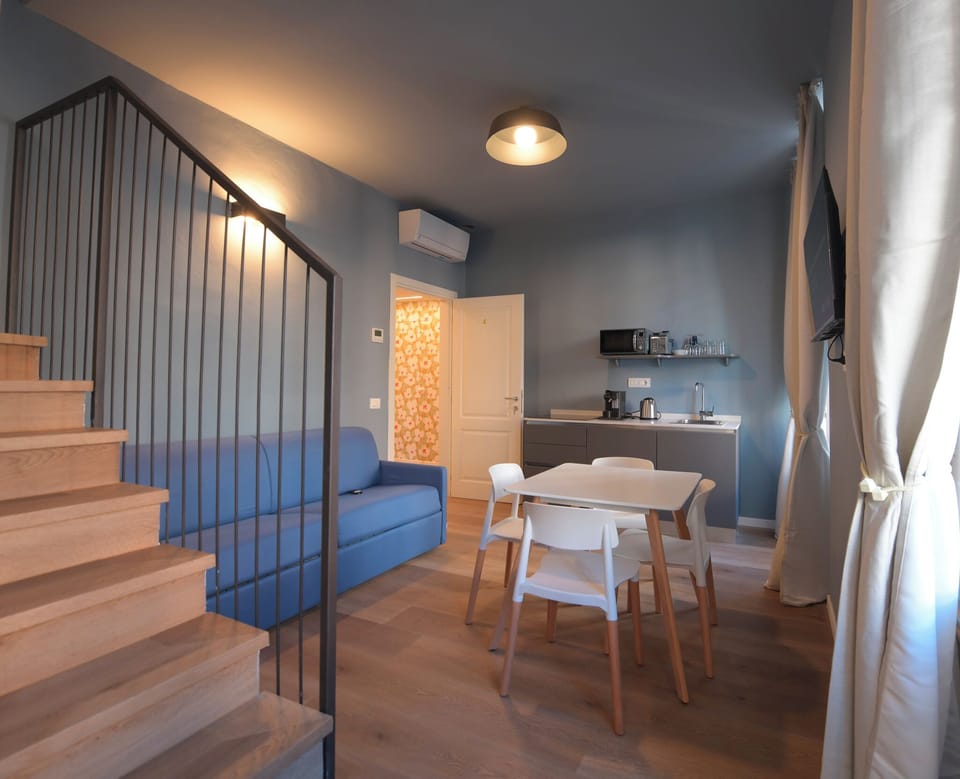 Deluxe Quadruple Room, Balcony | Living area