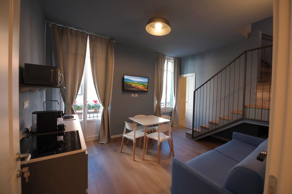 Deluxe Quadruple Room, Balcony | Living area