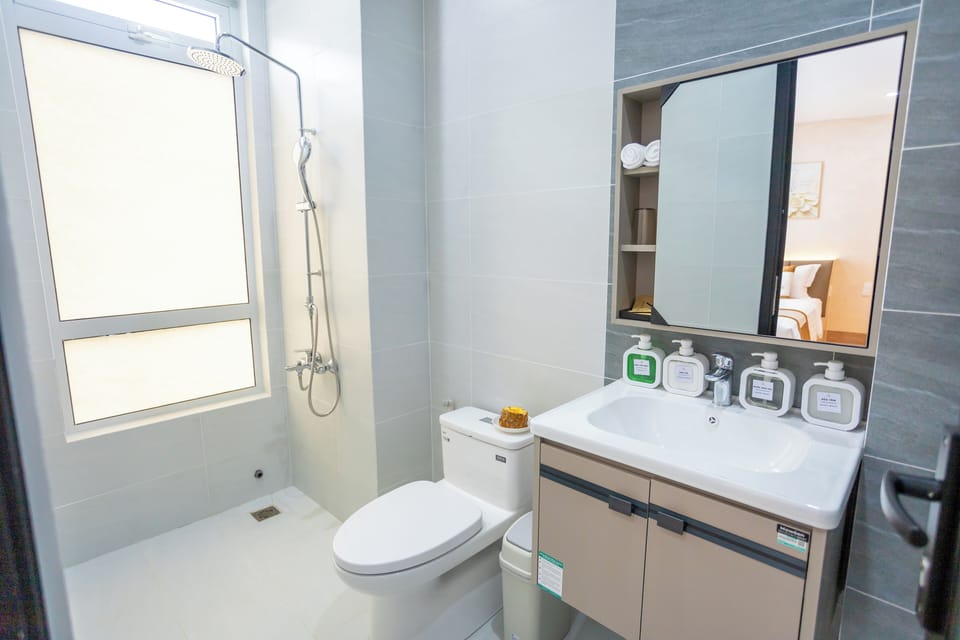 Standard Studio Suite, City View | Bathroom | Shower, hair dryer, slippers, bidet