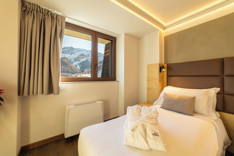 Standard Double or Twin Room, Mountain View | Mountain view