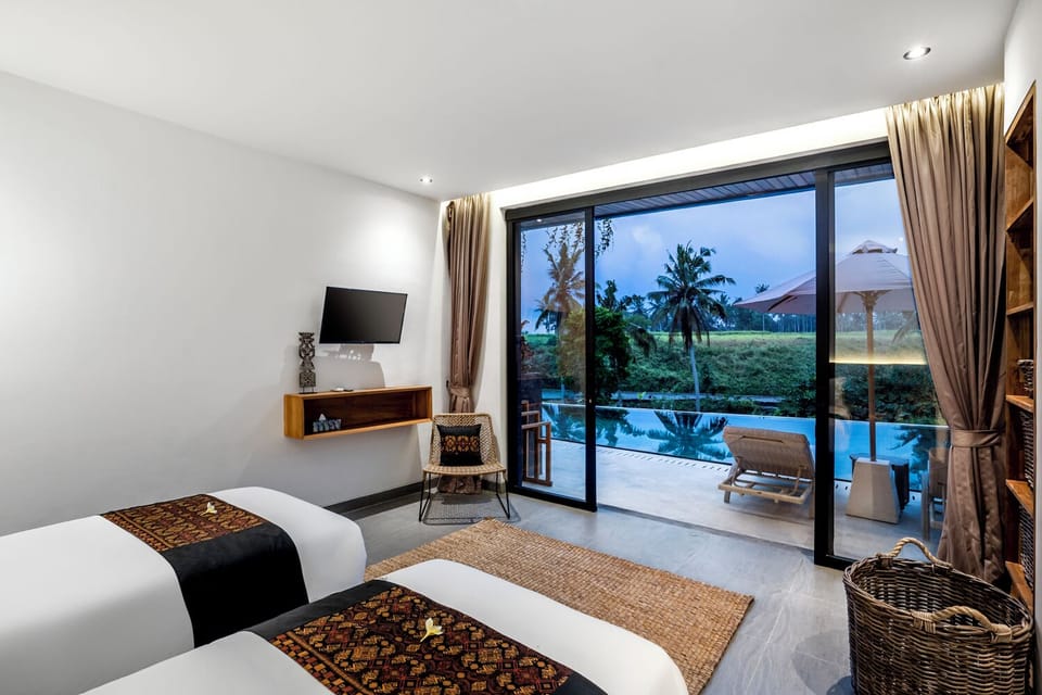 Comfort Villa, 6 Bedrooms, Pool View | In-room safe, free WiFi, bed sheets
