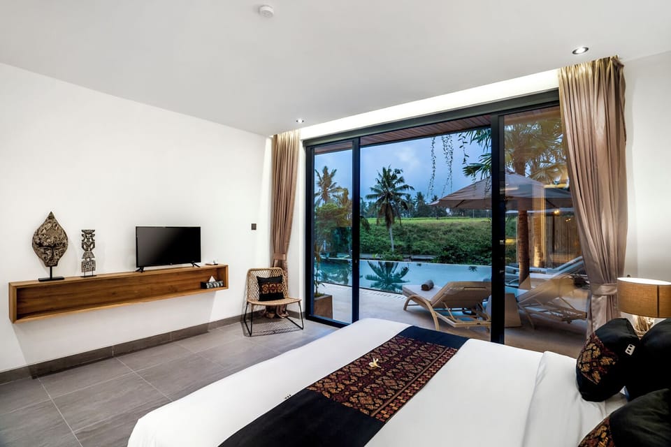 Comfort Villa, 6 Bedrooms, Pool View | In-room safe, free WiFi, bed sheets
