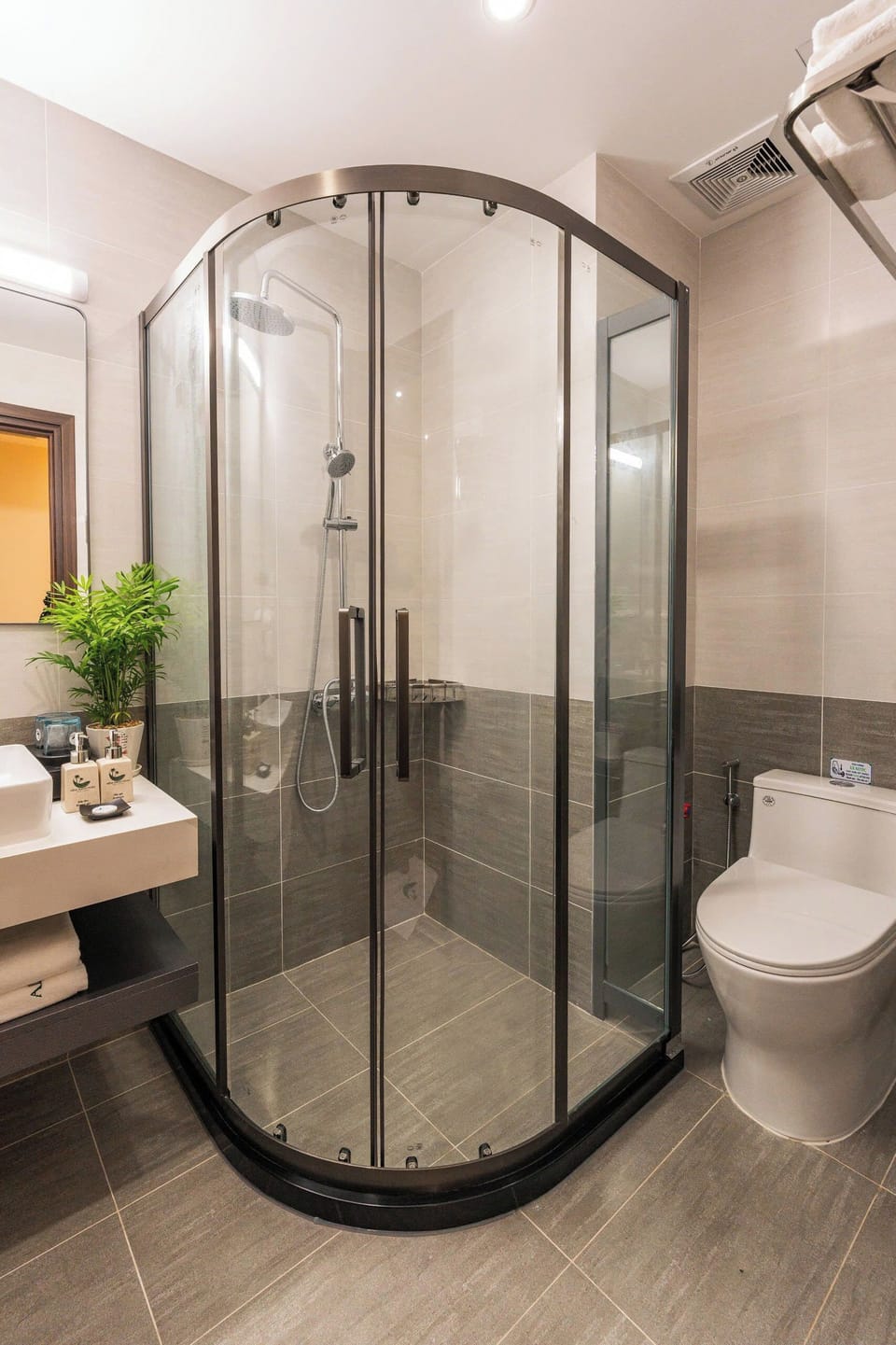 Basic Double Room | Bathroom | Hair dryer, slippers, towels, soap