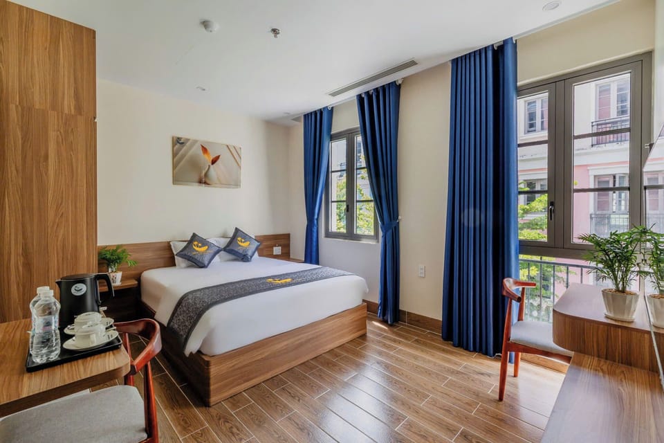 Deluxe Double Room, City View | Egyptian cotton sheets, premium bedding, memory foam beds, minibar