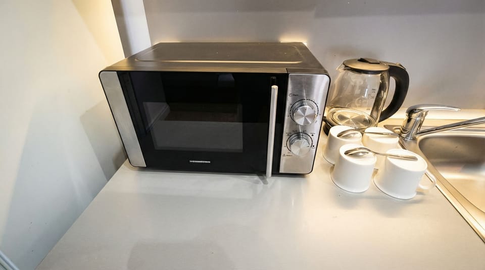 Apartment, 2 Bedrooms, Accessible, Balcony | Microwave