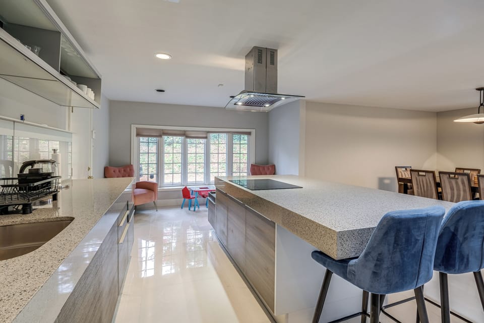 House (6 Bedrooms) | Interior
