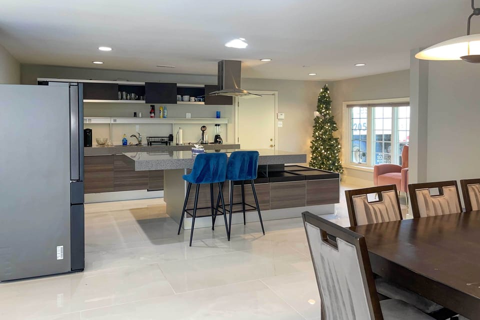 House (6 Bedrooms) | Interior