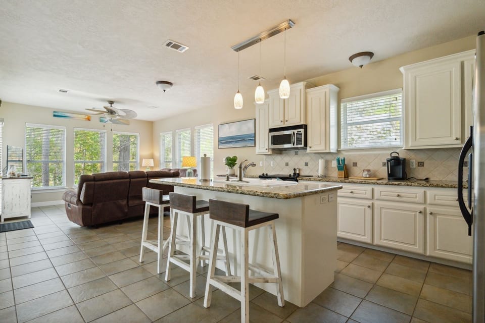 House, 3 Bedrooms | Private kitchen | Fridge, oven, coffee/tea maker, toaster