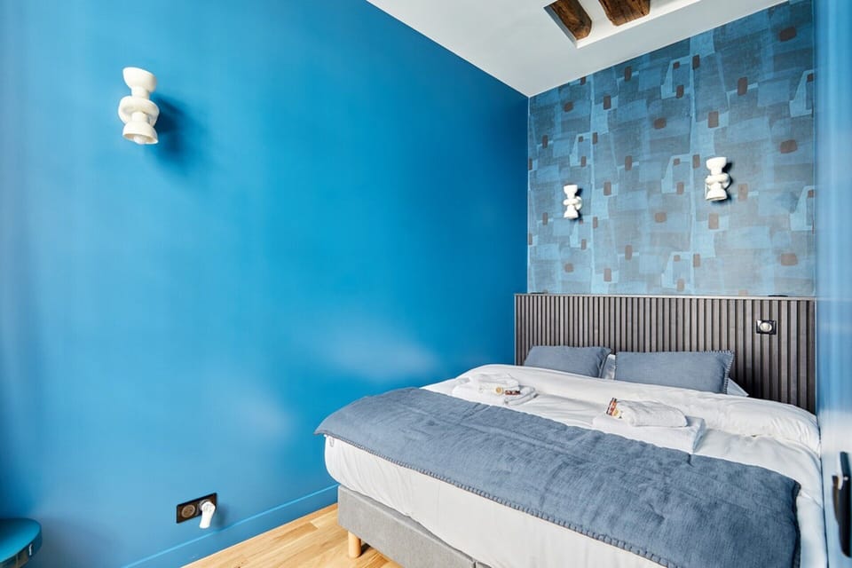 Apartment | Laptop workspace, iron/ironing board, bed sheets