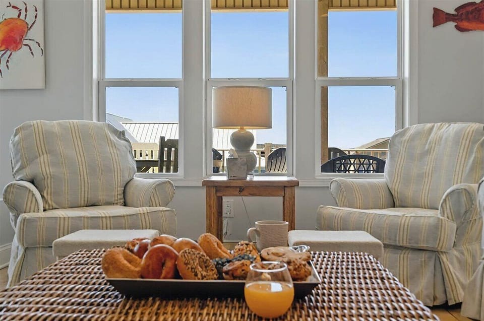 Living Area- 2nd Floor