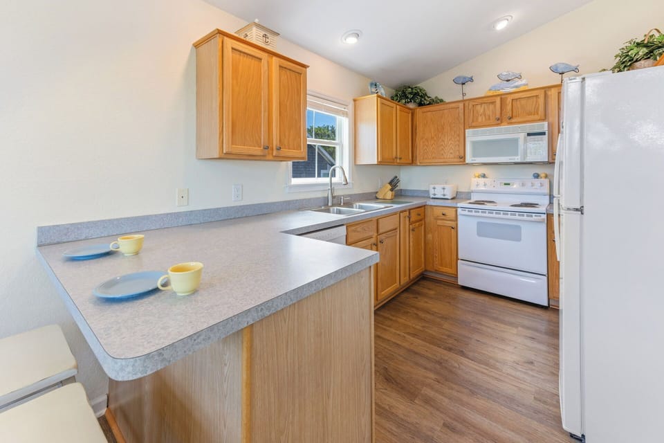 Surf or Sound Realty - 1200 - Counting Stars - Kitchen -1