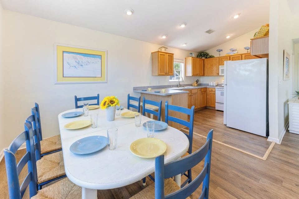 Surf or Sound Realty - 1200 - Counting Stars - Dining Area -2