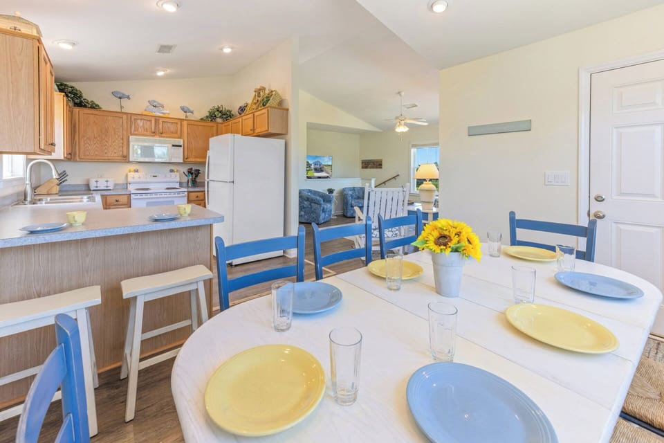 Surf or Sound Realty - 1200 - Counting Stars - Dining Area -1