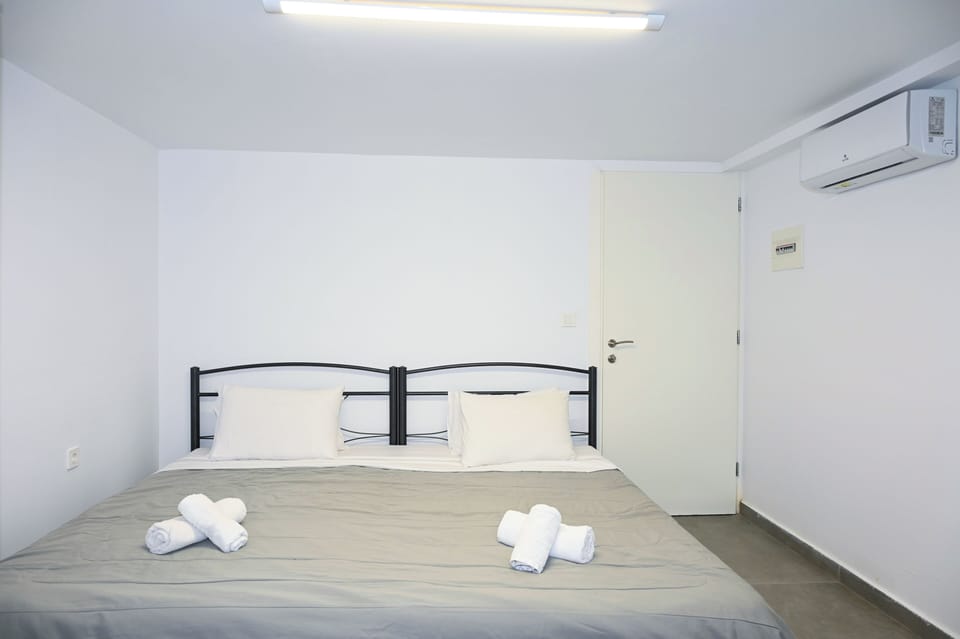 Studio | Free WiFi, bed sheets