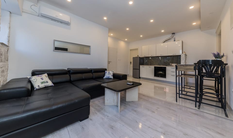 Apartment | Living area | TV