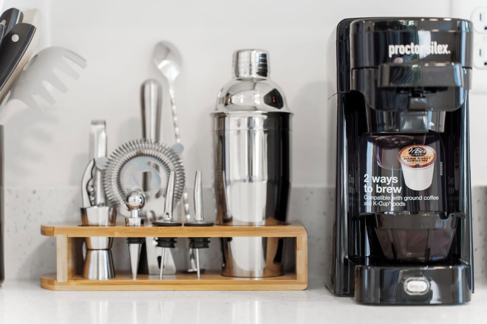 Coffee or cocktail bar—whatever your heart desires! Whether you're craving a morning pick-me-up or an evening sip, this stylish bar is ready to serve your every mood.