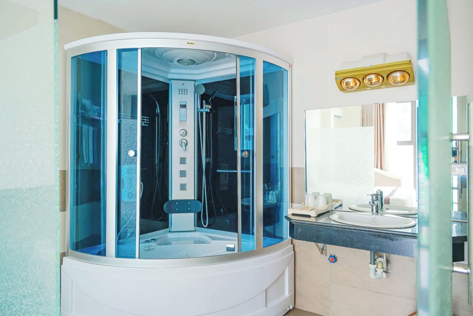 Royal Double Room, Bathtub, City View | Bathroom | Designer toiletries, hair dryer, slippers, bidet