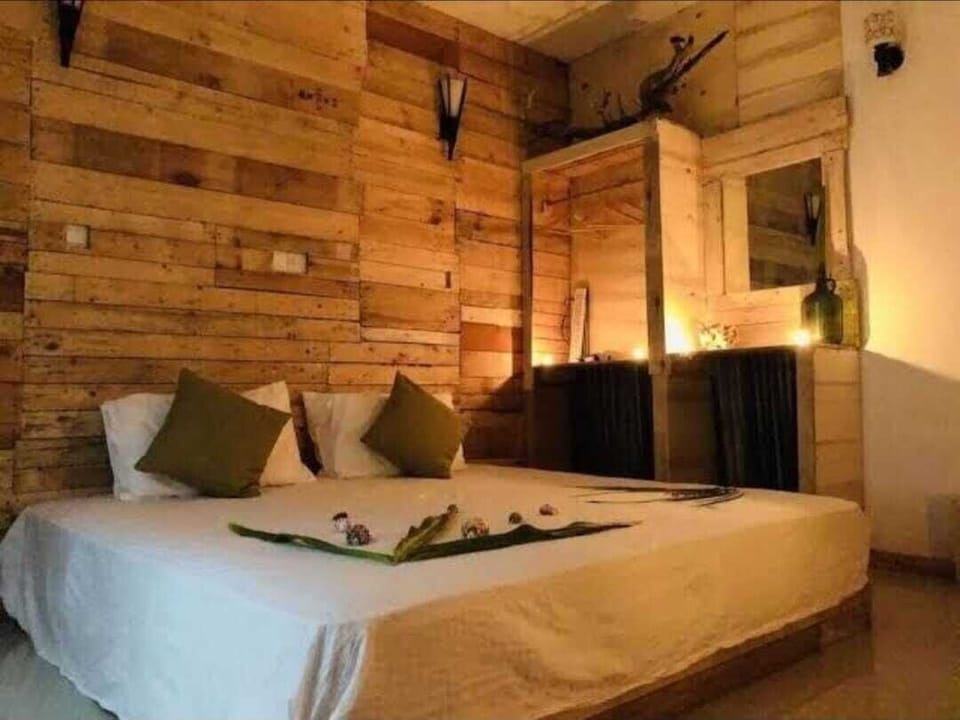 Laptop workspace, free WiFi, bed sheets