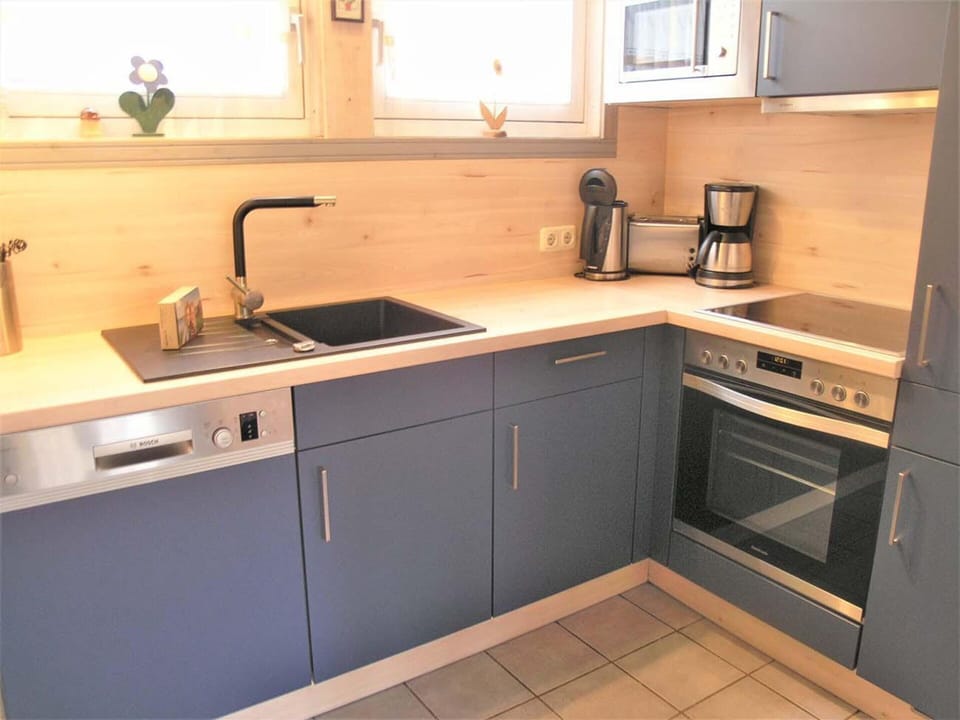 House | Private kitchen | Electric kettle, toaster, highchair