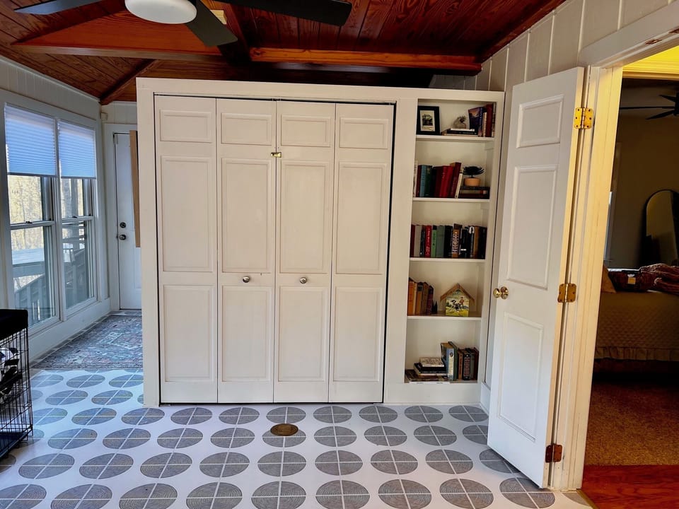 Downstairs sunroom with bar area to kitchen. 