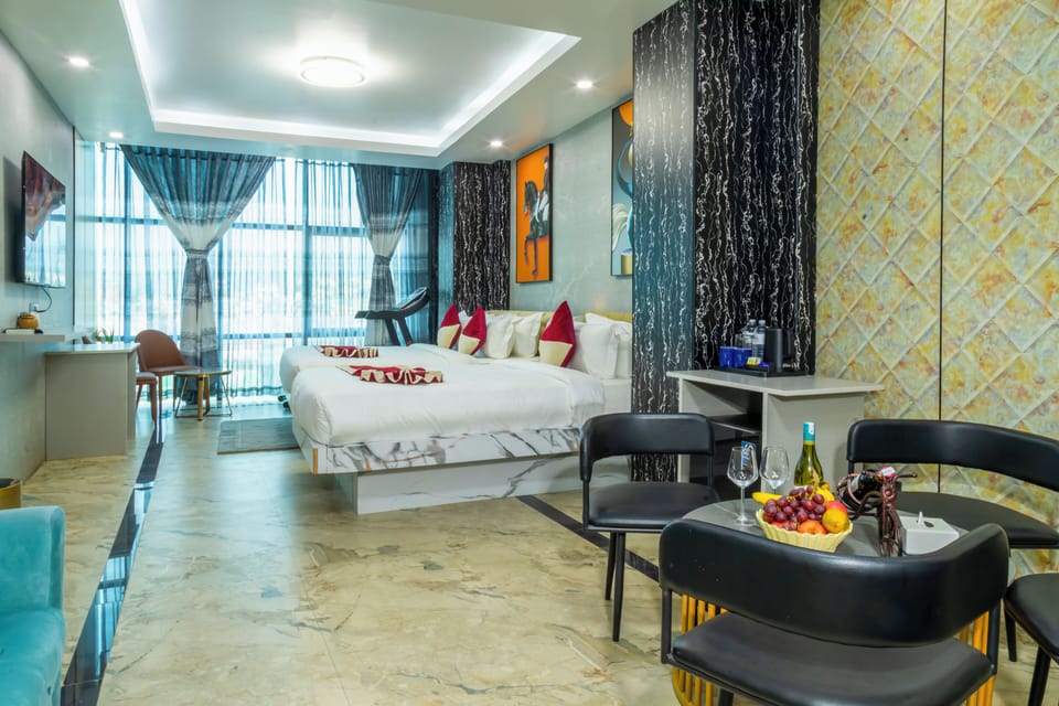 Double Room | Minibar, in-room safe, desk, laptop workspace