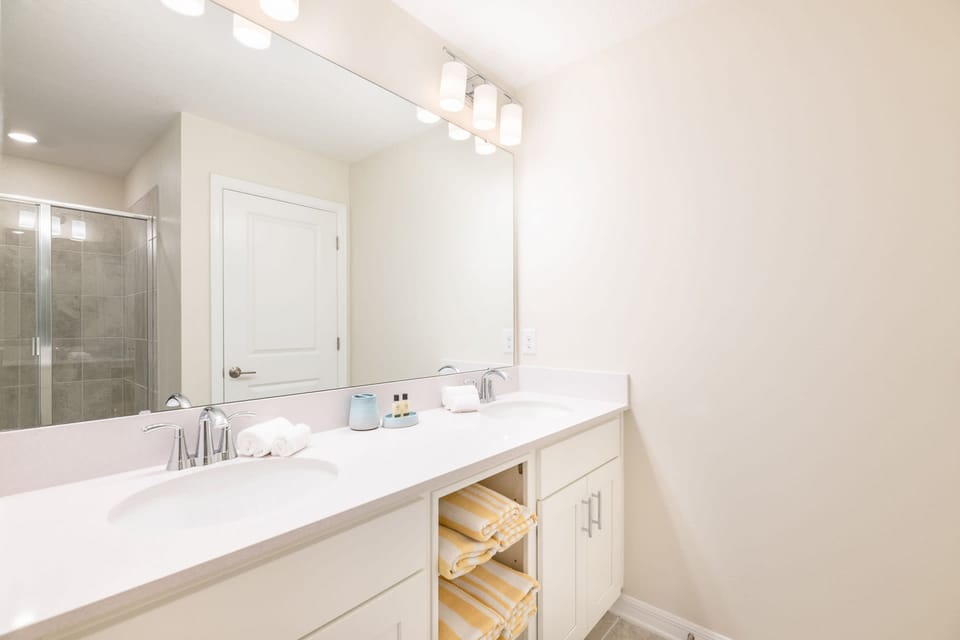 Chic 2bed Condo at Storey Lake Mickey Room Apartment in Kissimmee