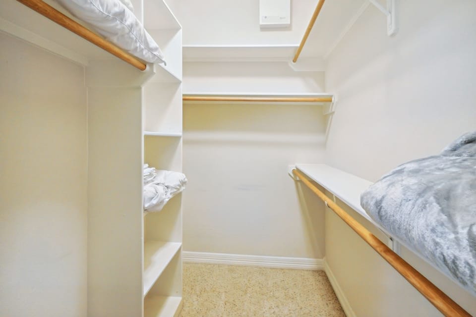 Furniture, Indoors, Architecture, Building, Room